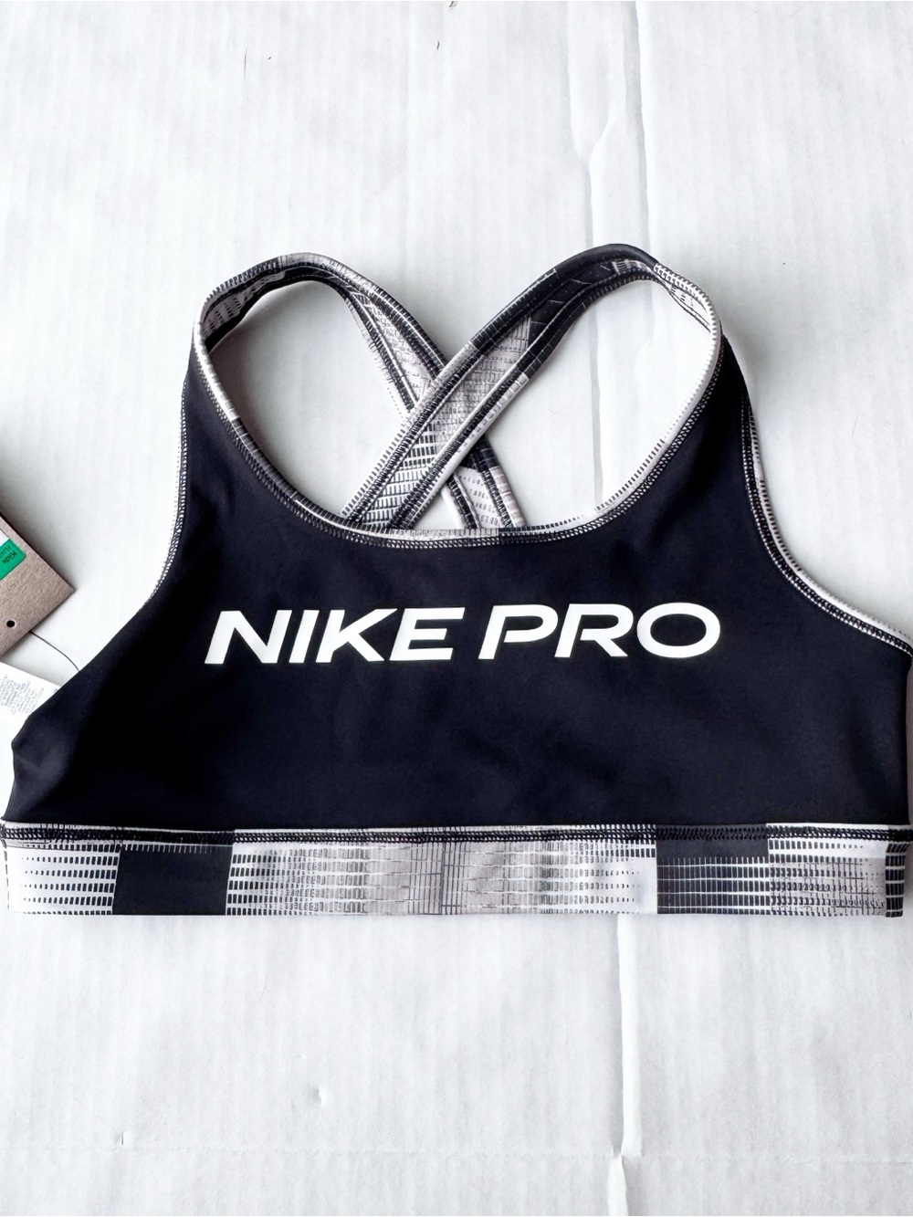 Nike Pro Girls New Dri-FIT Reversible Sports Bra Size XL 13-15Y
NWT - Picture 6 of 16